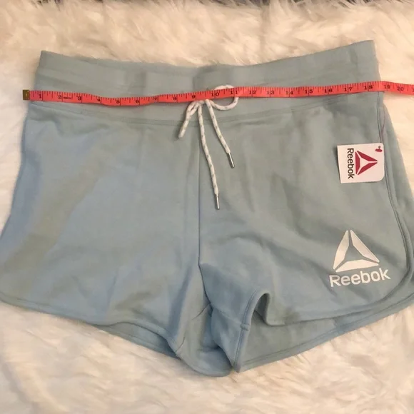 NWT Women Reebok Relaxed Shorts in XL - 2 Pockets - Grey Mist Color - Picture 5 of 9